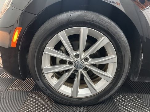 Used 2019 Volkswagen Beetle 2.0T SE image 34