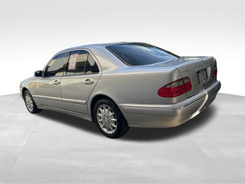 Used 2000 Mercedes-Benz E 320 Sedan image 4