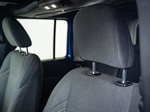 Used 2024 Jeep Wrangler Unlimited image 22