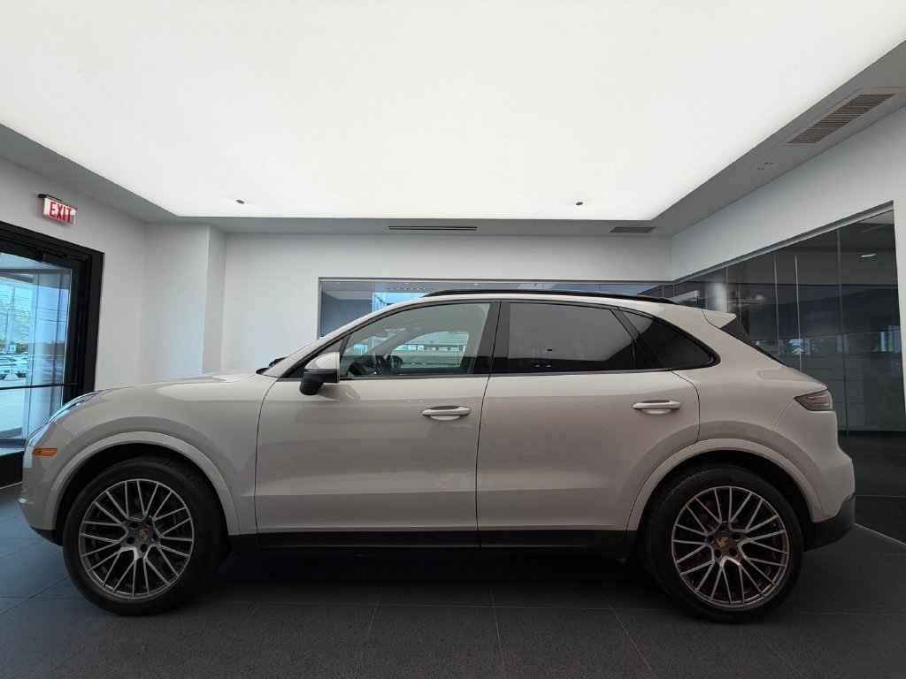 Used 2023 Porsche Cayenne Platinum Edition AWD/4WD image 2