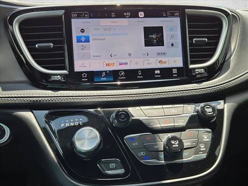 New 2027 Chrysler Pacifica Select FWD image 13