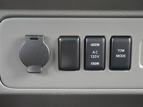 Used 2018 Nissan NV 2500 SV image 25