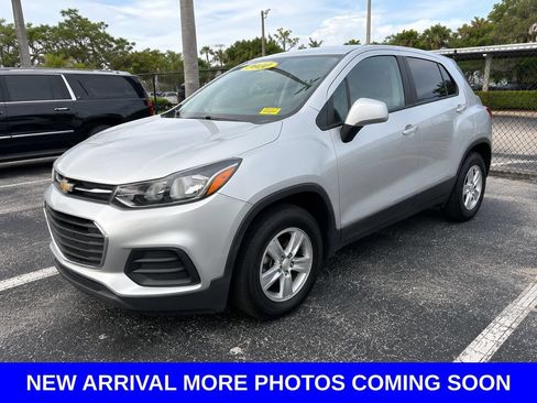 Used 2020 Chevrolet Trax LS w/ Tint and Cruise Package FWD image 3