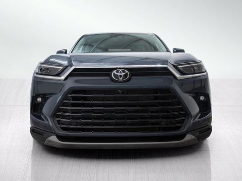 Used 2025 Toyota Grand Highlander AWD image 2