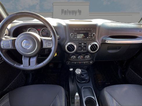 Used 2015 Jeep Wrangler Unlimited Sahara image 15