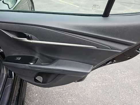 Used 2025 Toyota Camry SE FWD image 17