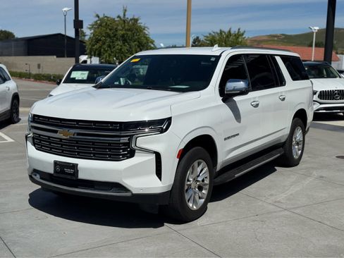 Used 2022 Chevrolet Suburban Premier image 2