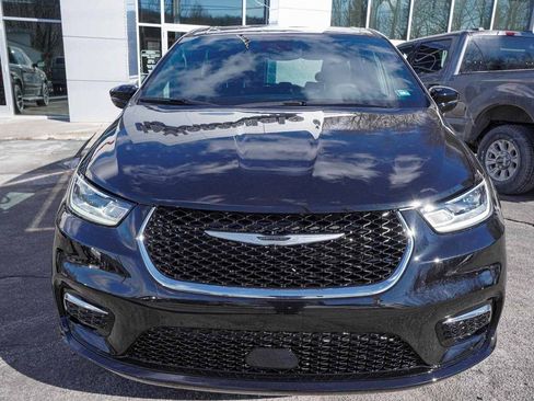 New 2026 Chrysler Pacifica Select image 2