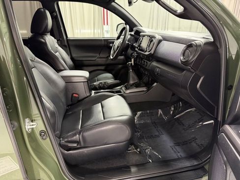 Used 2022 Toyota Tacoma TRD Off-Road image 7