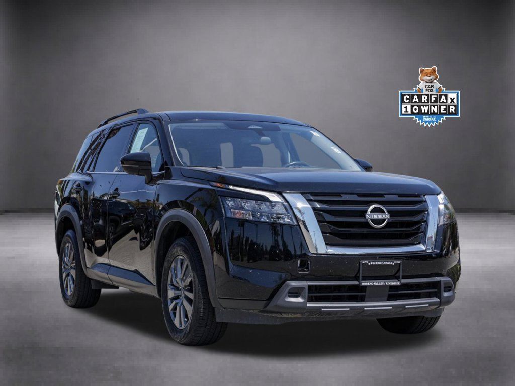 Used 2024 Nissan Pathfinder SV FWD image 2