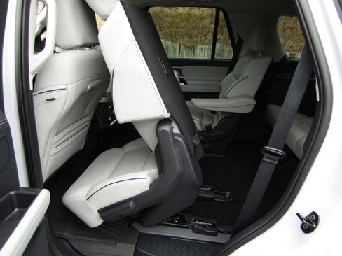 Used 2025 Ford Expedition Platinum w/ Platinum Ultimate Package image 38