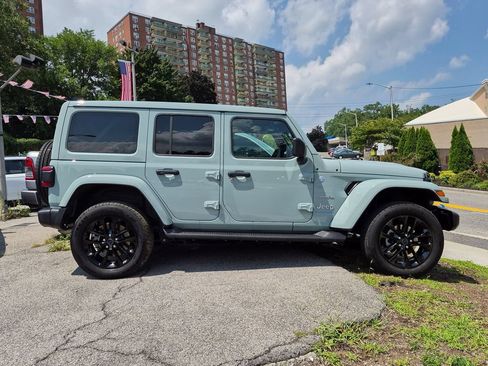 Used 2024 Jeep Wrangler Unlimited Sahara AWD/4WD image 5