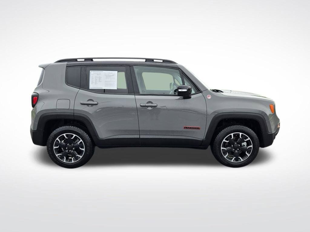 Used 2023 Jeep Renegade Trailhawk w/ Trailhawk Elite Group AWD/4WD image 2