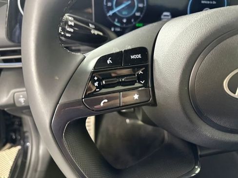 Certified 2025 Hyundai Elantra SEL image 15