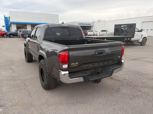 Used 2019 Toyota Tacoma 4D Double Cab image 4