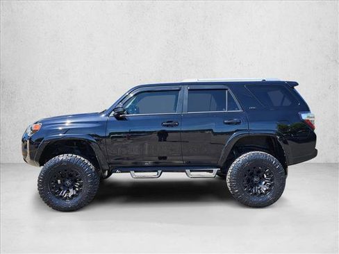 Used 2018 Toyota 4Runner SR5 AWD/4WD image 2