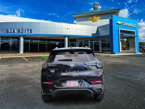 Used 2024 Buick Encore GX Avenir w/ Avenir Convenience Package FWD image 4