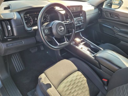 Used 2024 Nissan Pathfinder S image 7