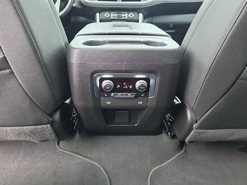 Used 2024 GMC Yukon SLT w/ SLT Luxury Package AWD/4WD image 27