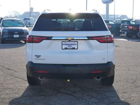 Used 2023 Chevrolet Traverse LT image 5