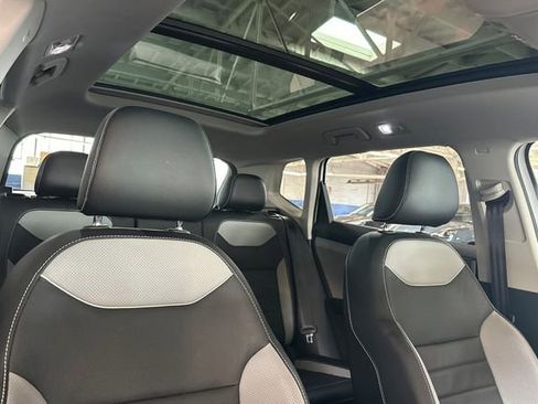 Used 2023 Volkswagen Taos SEL image 21