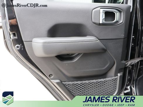 Used 2023 Jeep Wrangler Unlimited Sahara w/ Cold Weather Group AWD/4WD image 16