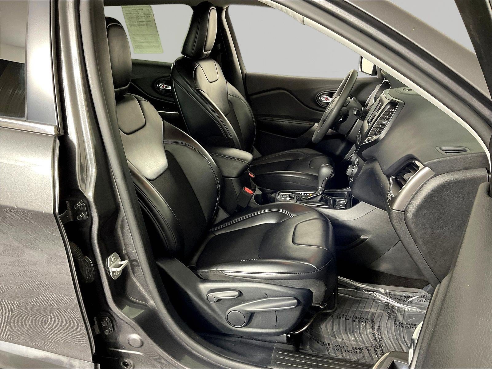 Used 2020 Jeep Cherokee Latitude Plus FWD image 28