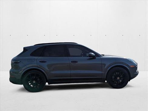 Used 2023 Porsche Cayenne S image 4