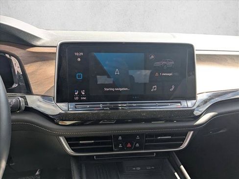 Used 2025 Volkswagen Atlas SE AWD/4WD image 12
