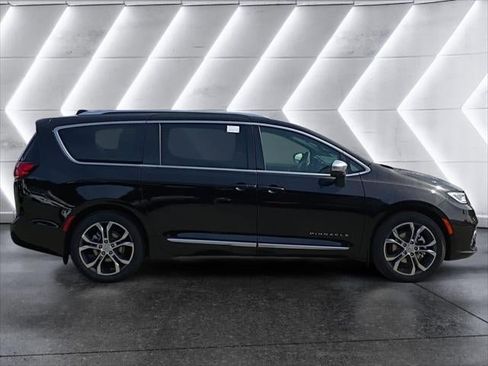 New 2026 Chrysler Pacifica Pinnacle FWD image 24