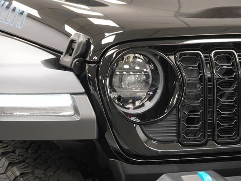 Used 2024 Jeep Wrangler Unlimited AWD/4WD image 5