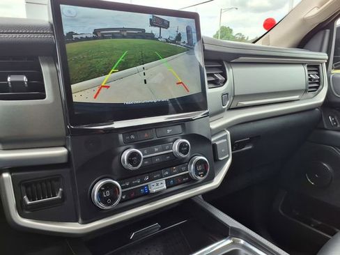 Used 2024 Ford Expedition Max XLT image 28