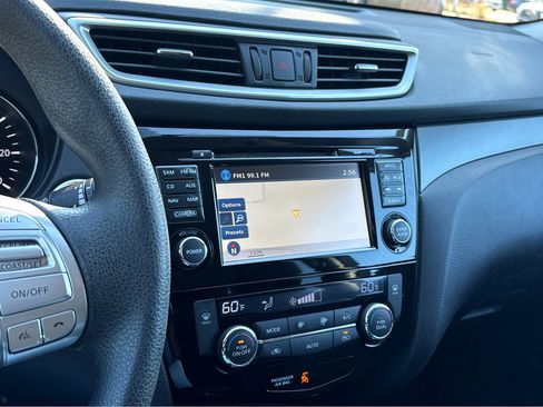 Used 2015 Nissan Rogue SV w/ SV Premium Package image 10