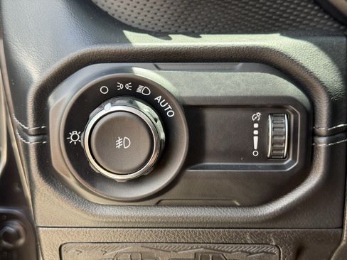 Used 2024 Jeep Wrangler Unlimited Rubicon w/ Technology Group AWD/4WD image 25
