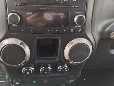 Used 2013 Jeep Wrangler Sport image 13