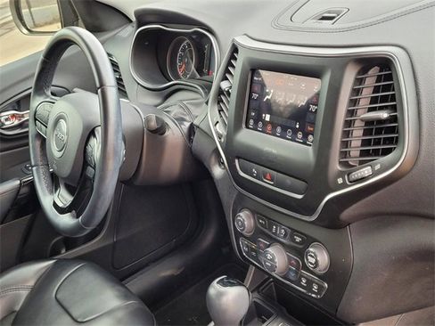 Used 2019 Jeep Cherokee Latitude Plus image 10