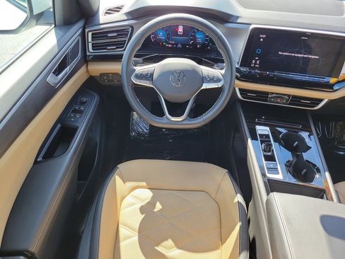 Used 2024 Volkswagen Atlas Cross Sport SE w/ Panoramic Sunroof Package FWD image 14