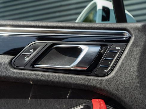 Used 2025 Porsche Macan image 29