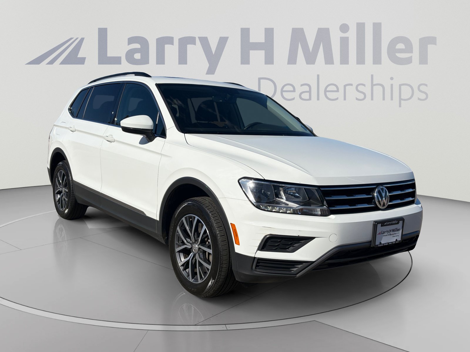 Used 2020 Volkswagen Tiguan SE w/ Panoramic Sunroof Package AWD/4WD image 8