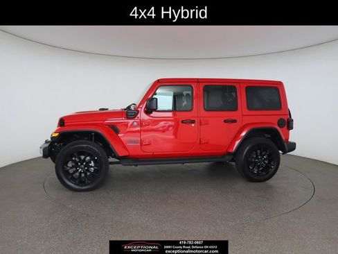 Used 2025 Jeep Wrangler Unlimited Sahara AWD/4WD image 6