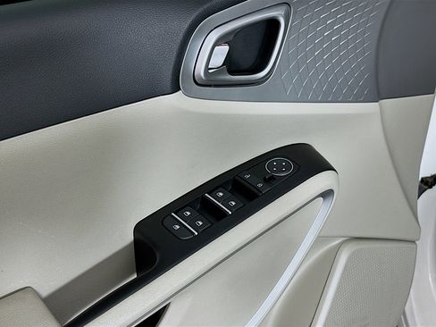 Used 2022 Kia Soul LX w/ Technology Package image 15