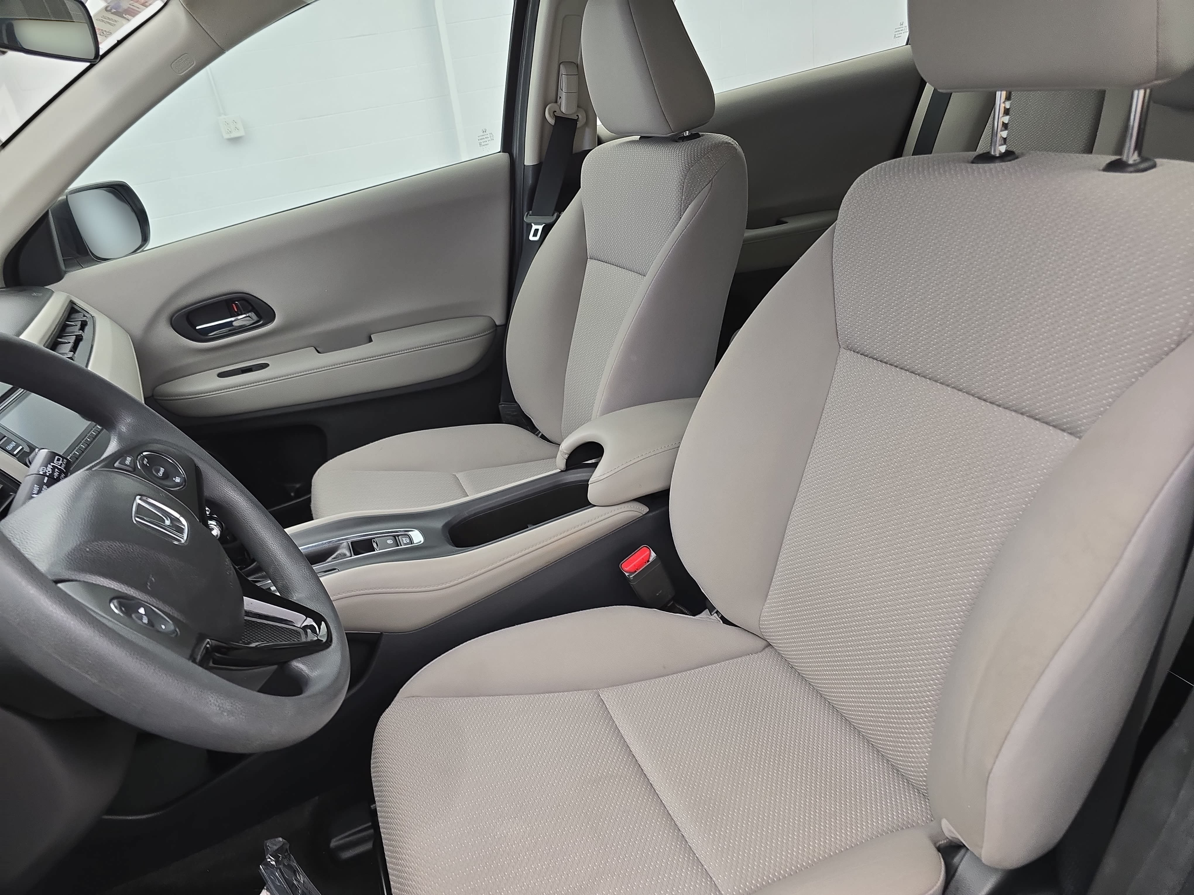 Used 2016 Honda HR-V LX image 14