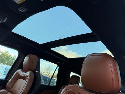 Used 2019 Lincoln Navigator Reserve AWD/4WD image 12
