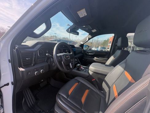 Used 2025 GMC Sierra 1500 AT4 image 14