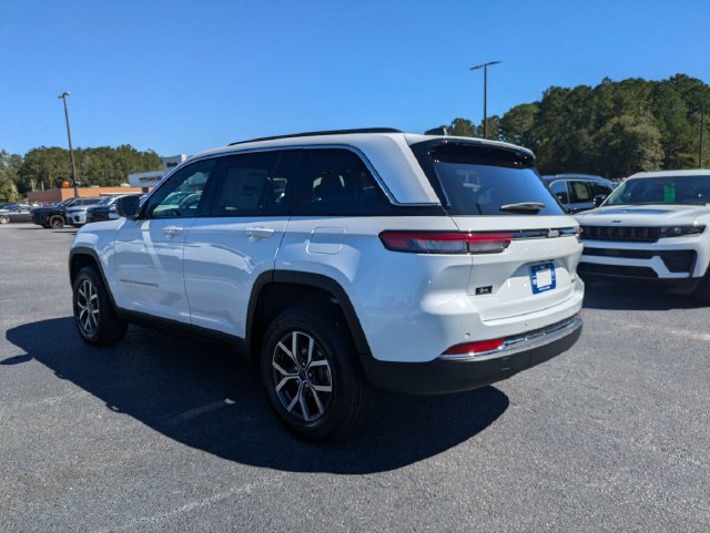 New 2027 Jeep Grand Cherokee Laredo X RWD image 6