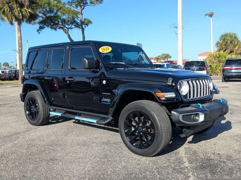 Used 2024 Jeep Wrangler Unlimited Sahara w/ Safety Group AWD/4WD image 2