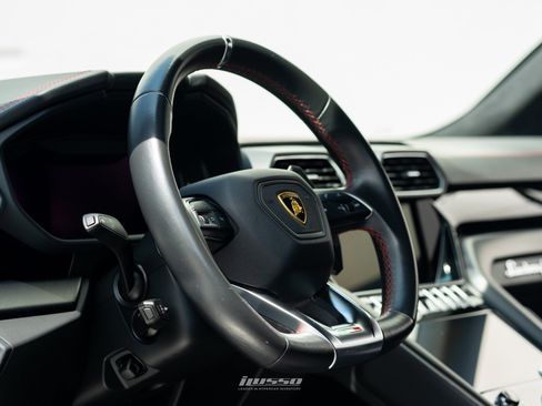 Used 2021 Lamborghini Urus AWD/4WD image 26