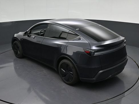 Used 2026 Tesla Model Y 2WD image 17