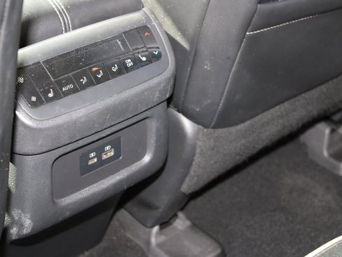 Used 2022 Nissan Pathfinder SL w/ SL Premium Package image 19