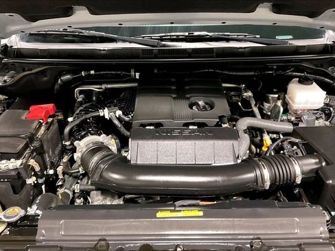 Used 2025 Nissan Frontier PRO-4X AWD/4WD image 11